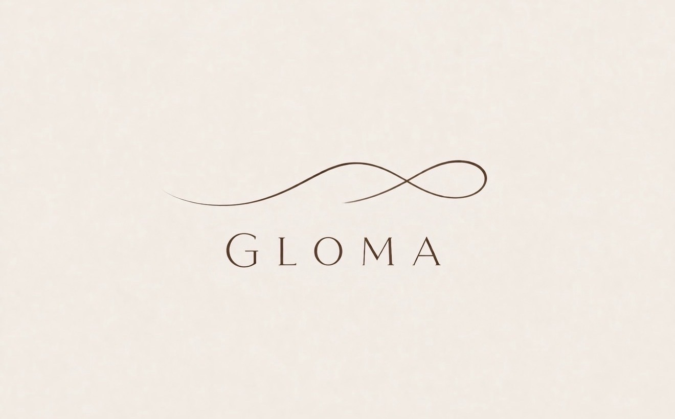 GLOMA — logo officiel, boucle ouverte au-dessus du nom